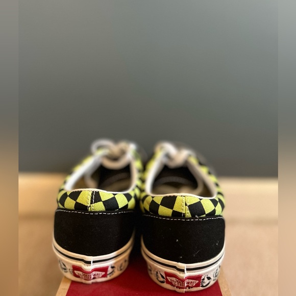 Vans - Picture 6 of 7